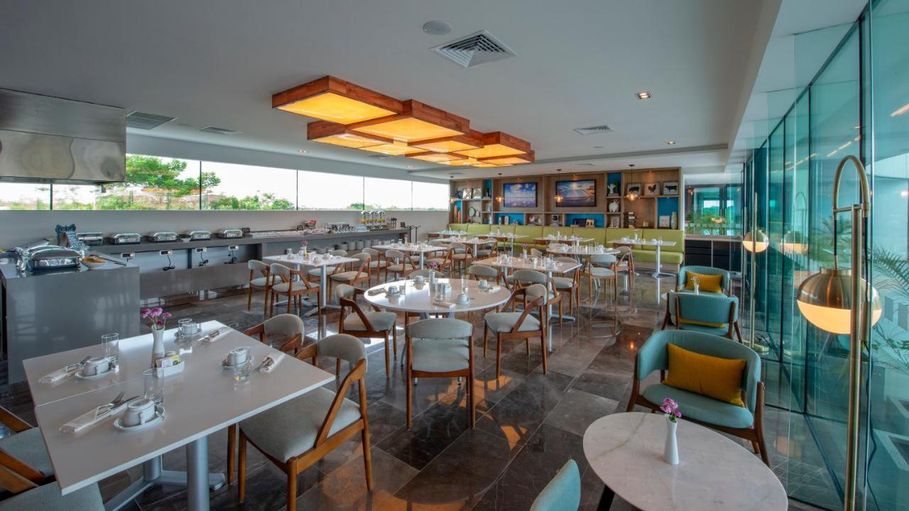 Holiday Inn & Suites - Merida La Isla By Ihg Mérida Exterior foto